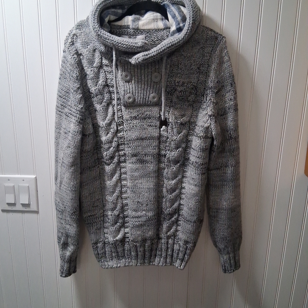 Men's Gray Cable Knit Sweater with Button Detail - Picture 14 of 16